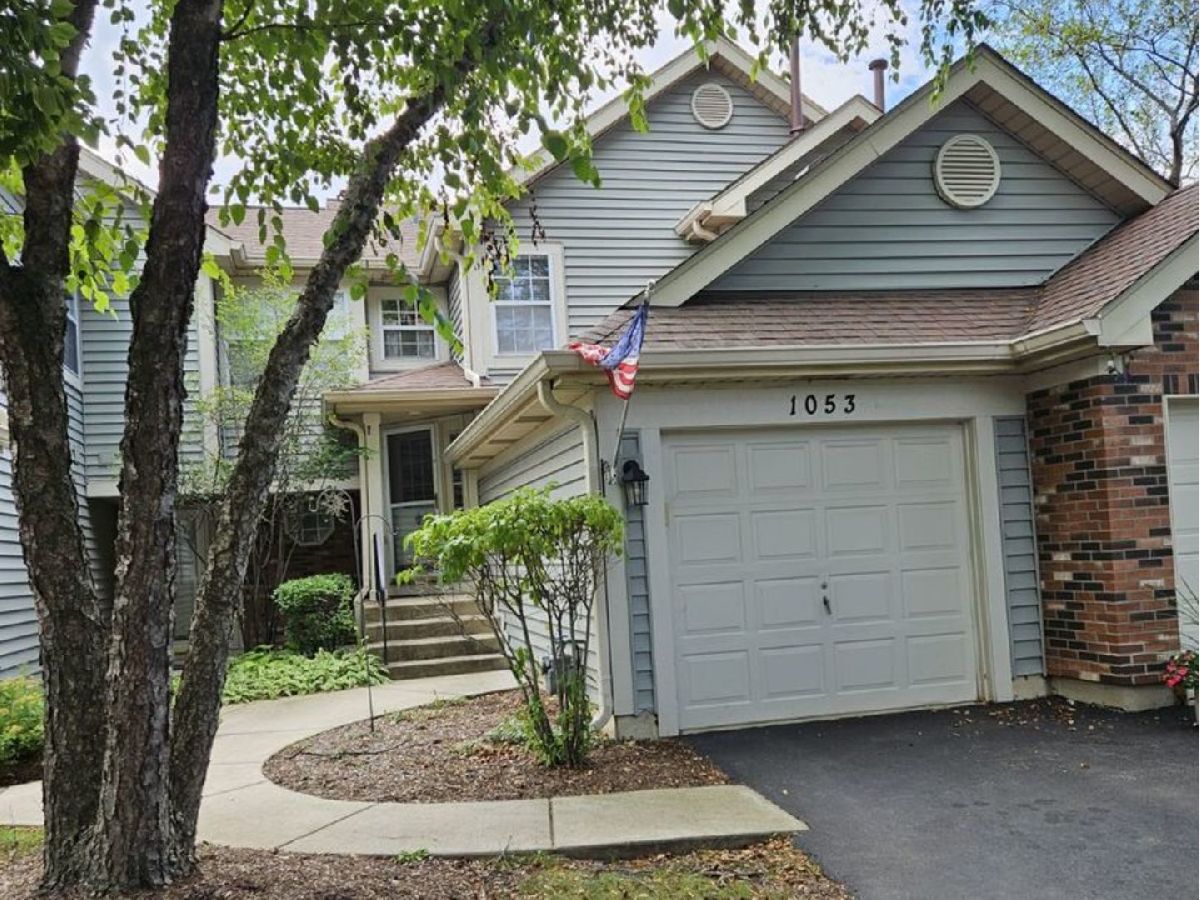 Townhomes & Condos Rented Country Homes At Bennington Carol Stream Illinois, 1053 Rockport
