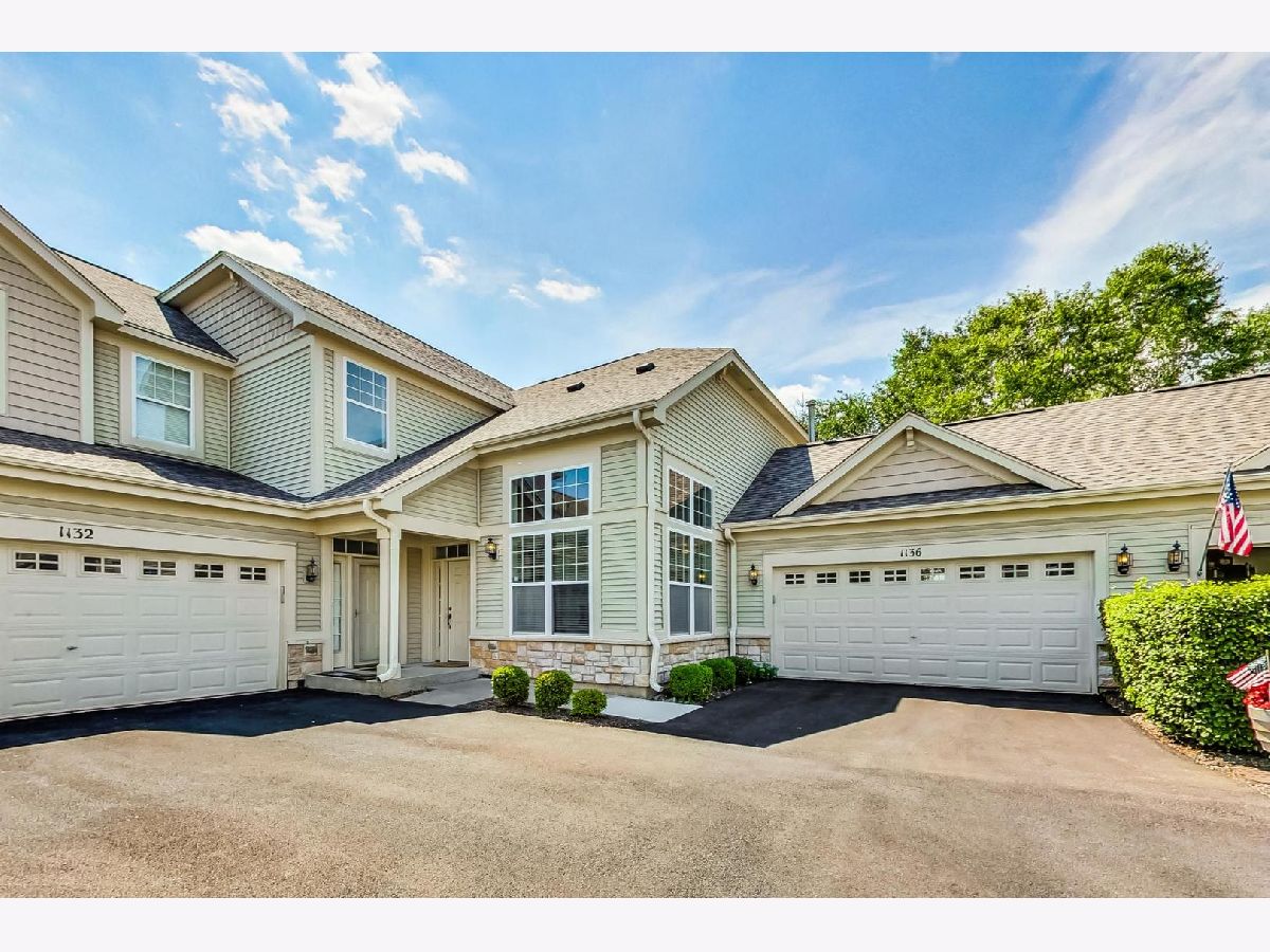 Townhomes & Condos & Homes Sold Stonegate West Aurora Illinois, 1136 Foxridge