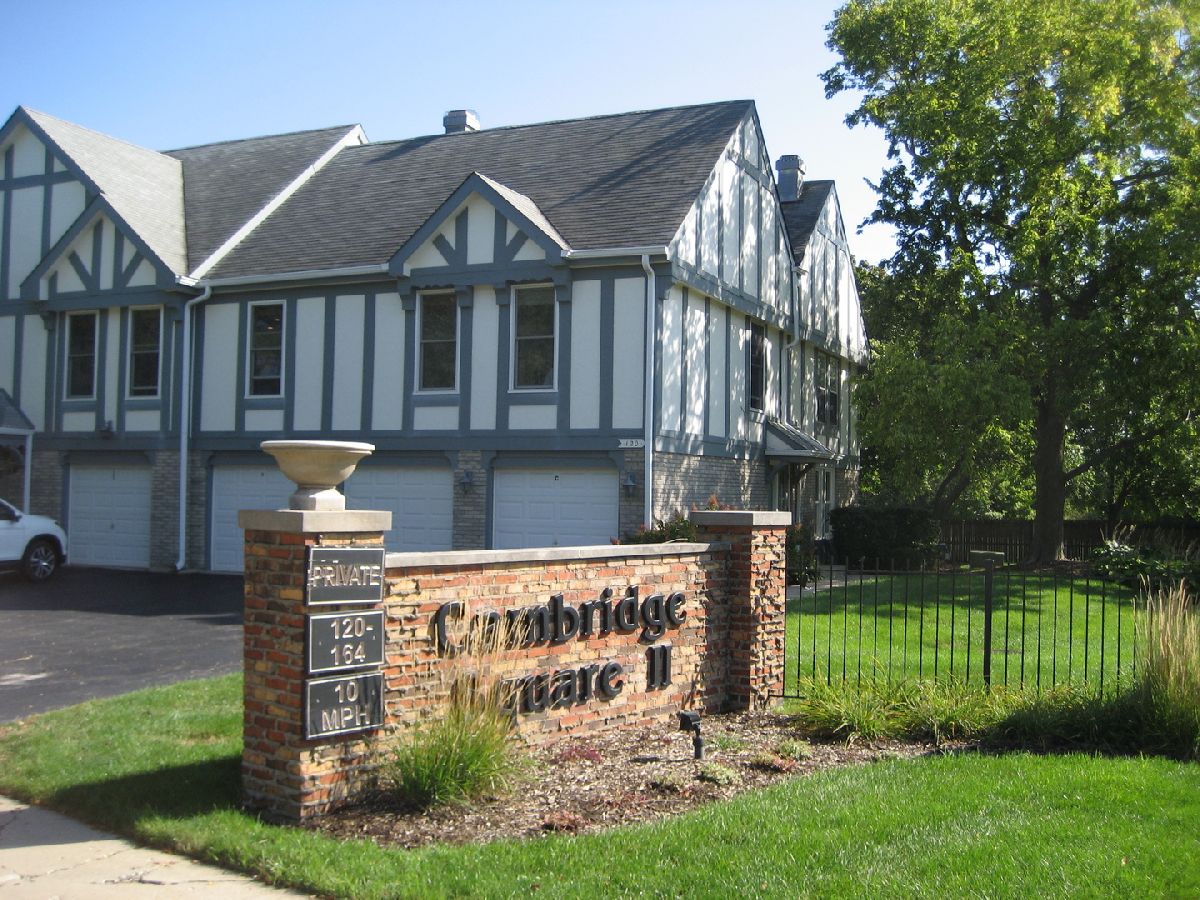 Condos & Townhomes Rented Cambridge Square Libertyville Illinois, 120 Golf