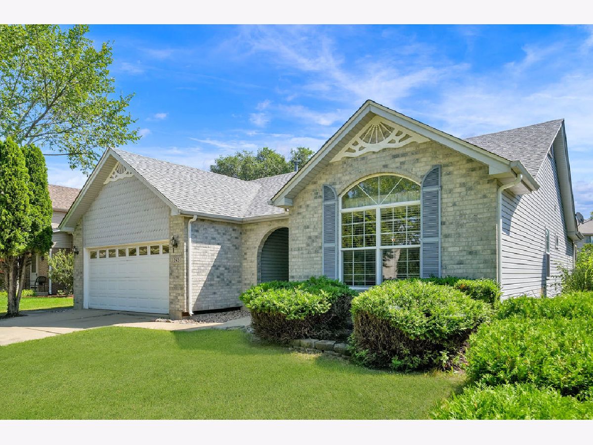 Homes & Townhomes Sold Malibu Bay Romeoville Illinois, 243 Coral Reef