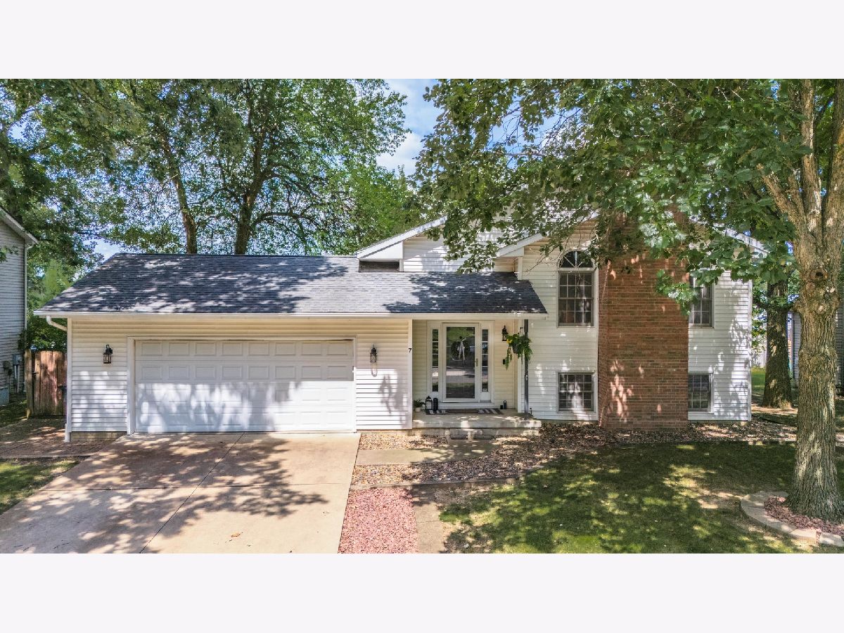 Homes & Condos & Townhomes Sold Oakwoods Bloomington Illinois, 7 Autumn