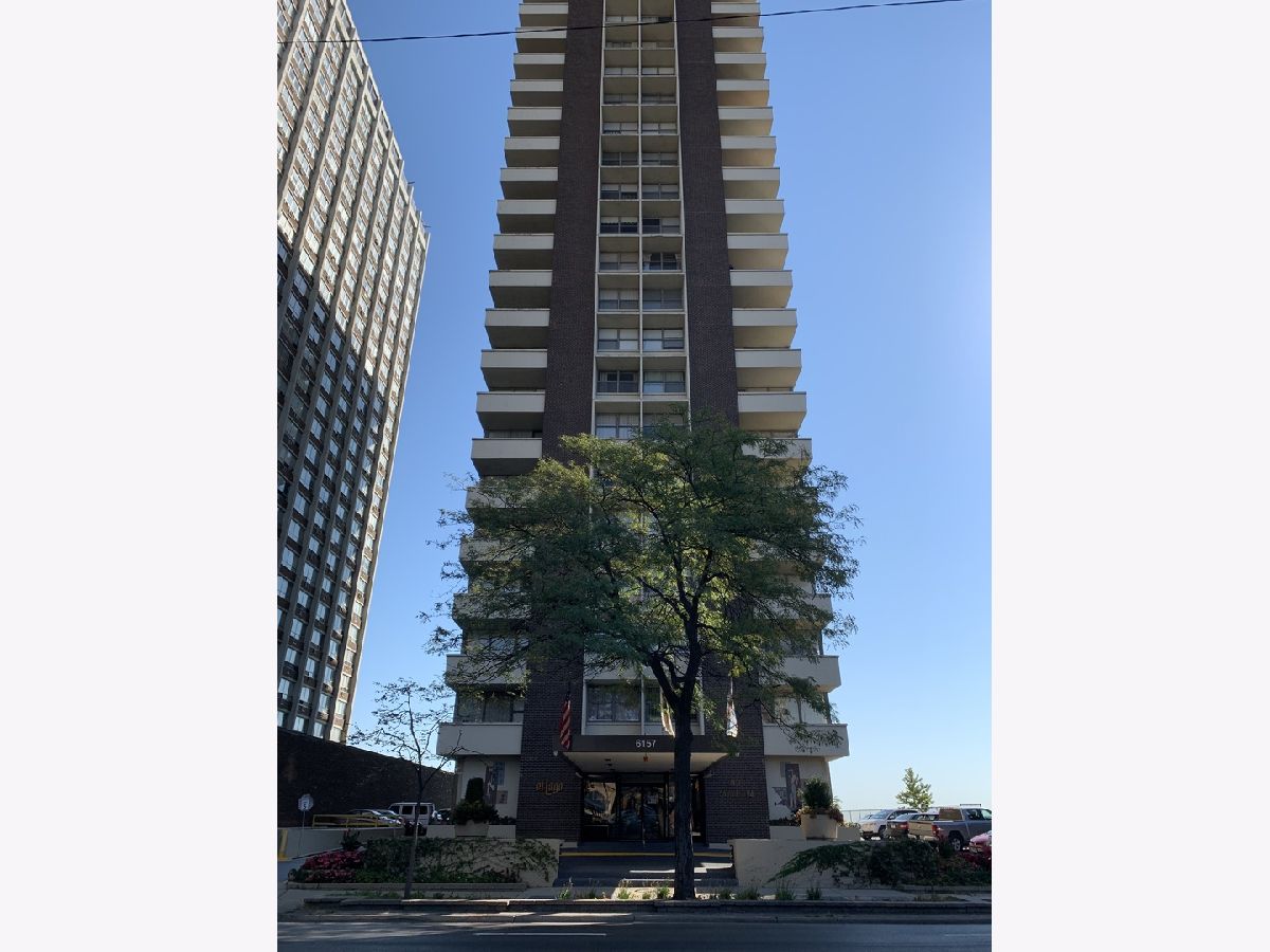 Condominiums Rented El Lago Chicago Illinois, 6157 Sheridan