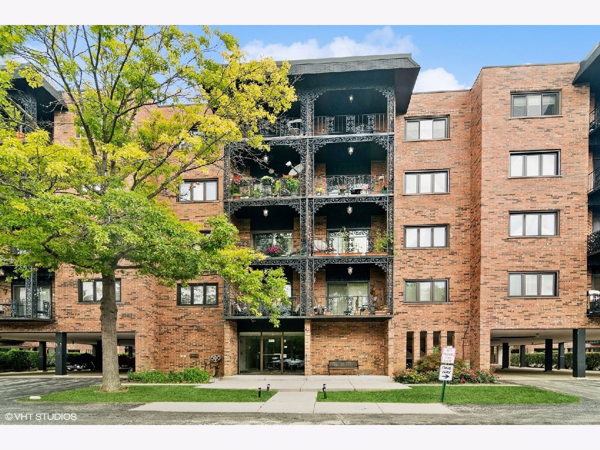 Condominiums Sold Landings Des Plaines Illinois, 9356 Landings