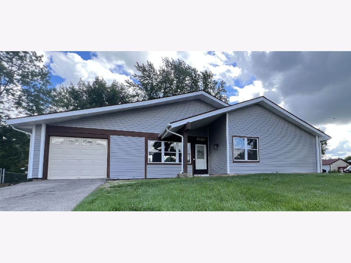 Homes Sold The Trend Hanover Park Illinois, 2024 Stairway