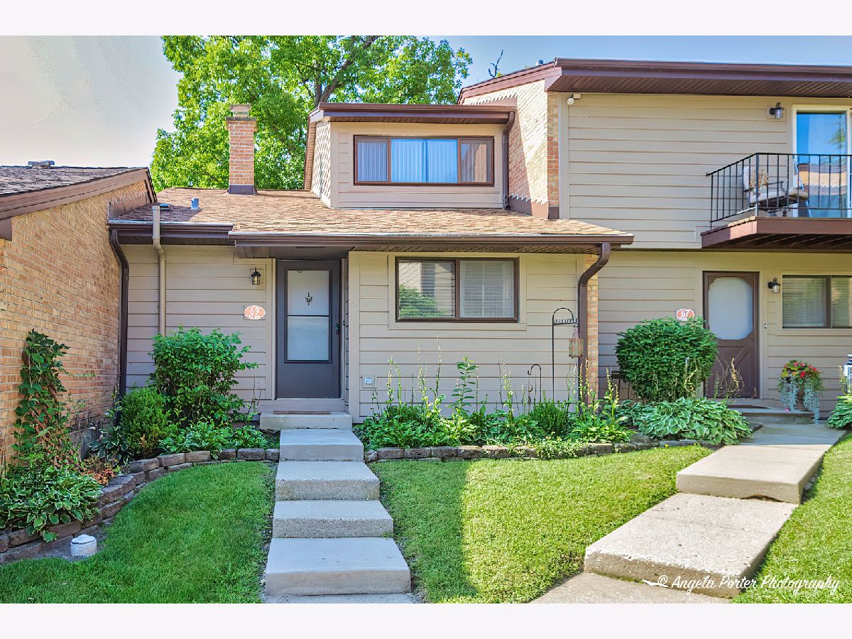 Townhomes & Condos Sold Woodhills Bay Colony Fox Lake Illinois, 69 Mariner