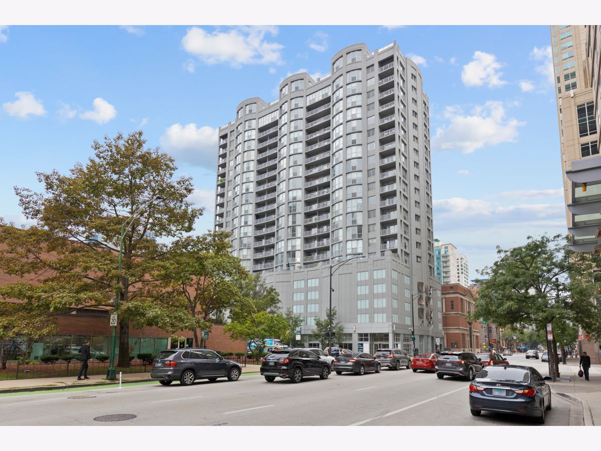 Condominiums Rented Farallon Chicago Illinois, 600 Dearborn
