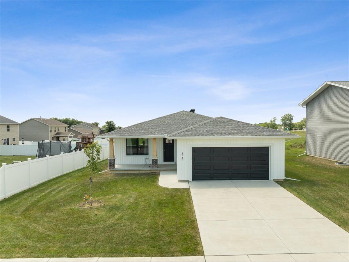 Homes & Condos & Townhomes Sold Cedar Ridge Bloomington Illinois, 2813 Conlor