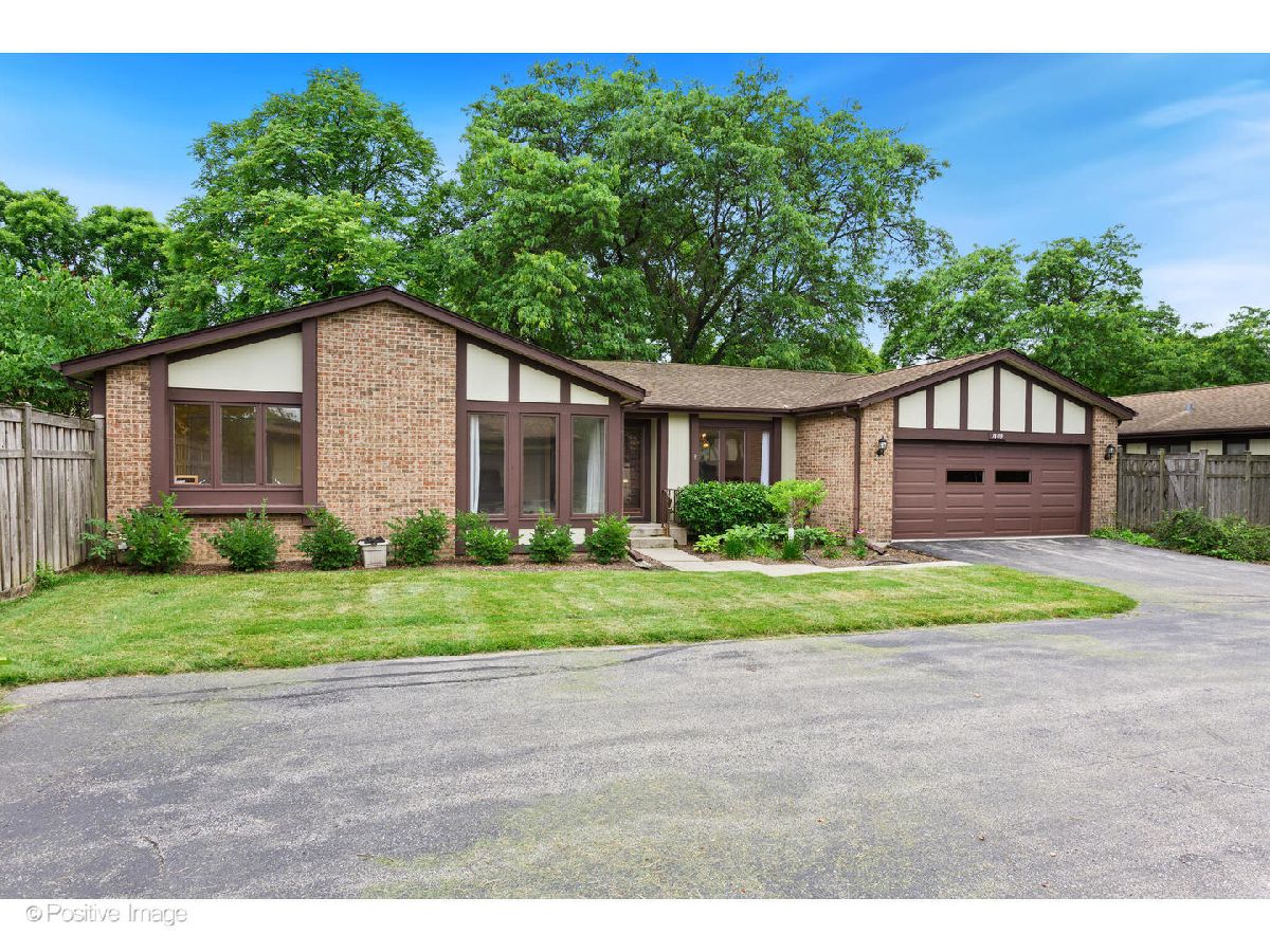 Homes & Condos & Townhomes Sold Estate Lane Glenview Illinois, 1409 Estate