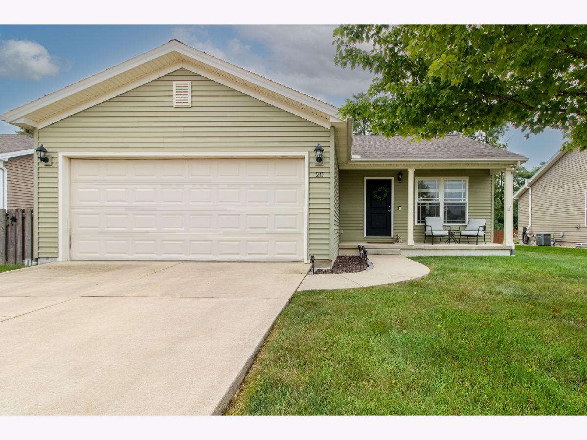 Homes & Condos & Townhomes Sold Fox Creek Village Bloomington Illinois, 20 Winding