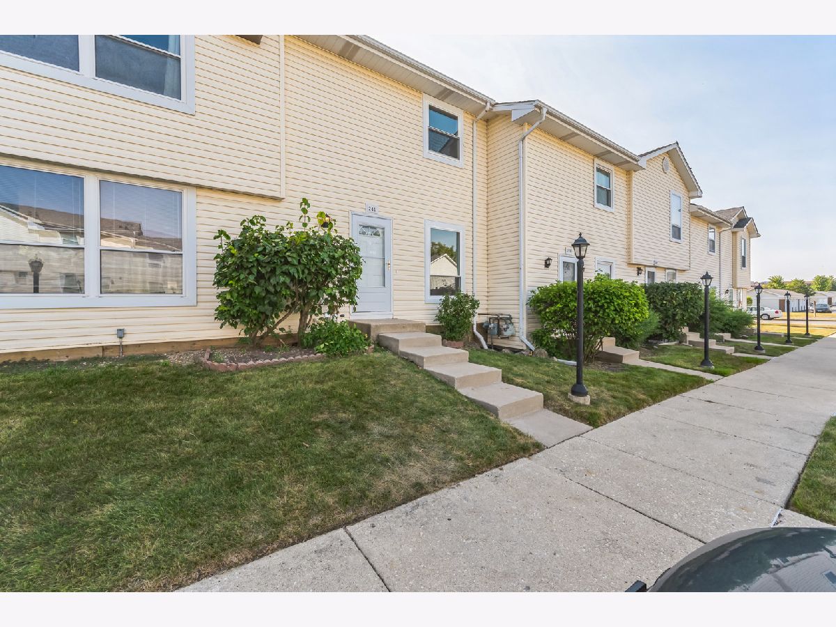 Condos & Townhomes & Homes Sold Springlake Aurora Illinois, 241 Kirkwood