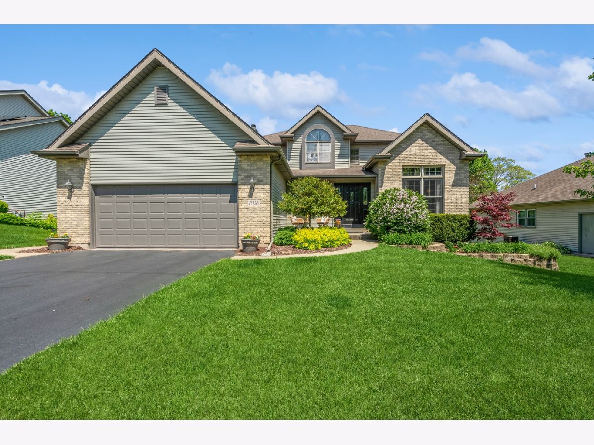 Homes Sold Autumn Ridge Woodstock Illinois, 1016 Golden