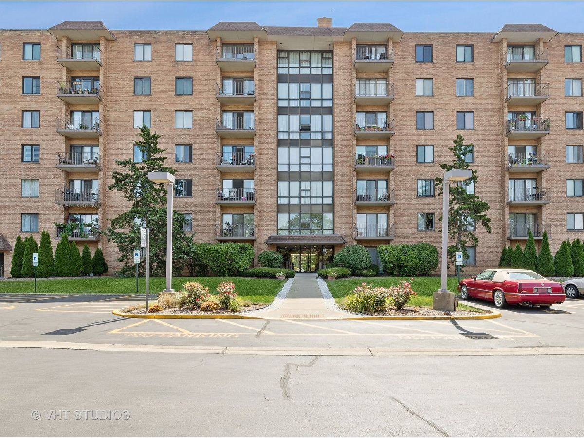 Condominiums Sold Crystal Towers Mount Prospect Illinois, 1727 Crystal