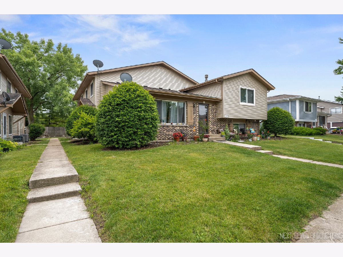Townhomes & Condos Sold Winchester Warrenville Illinois, 29W529 Winchester