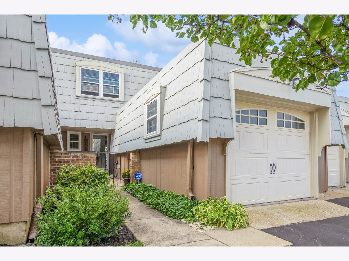Townhomes & Condos & Homes Sold Elk Grove Estates Elk Grove Village Illinois, 647 Dauphine