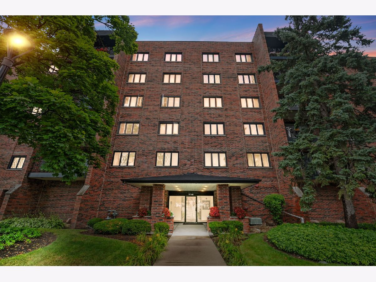 Condominiums Sold Landings Des Plaines Illinois, 9346 Landings