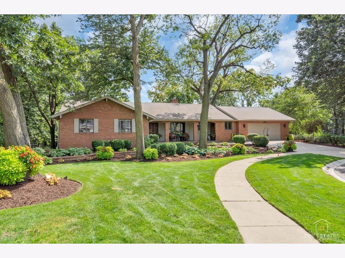 Homes & Condos & Townhomes Sold River Oaks Shorewood Illinois, 912 Lynwood