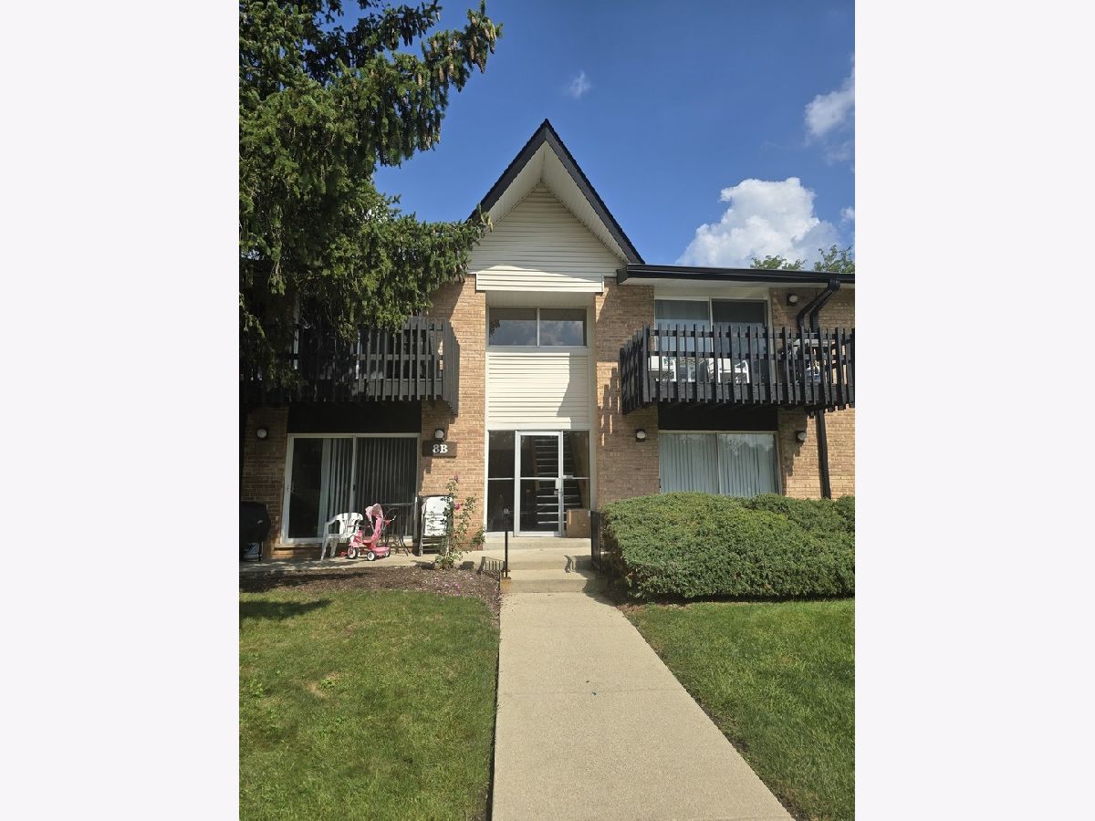 Condominiums Sold Hinsdale Point Willowbrook Illinois, 8B Kingery Quarter