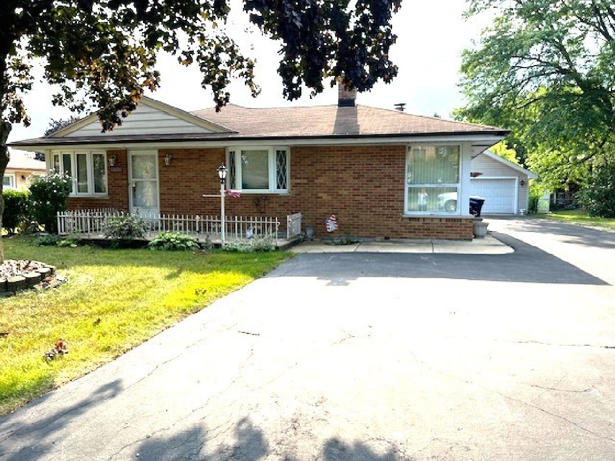 Homes Sold Brookhaven Manor Darien Illinois, 7710 Linden
