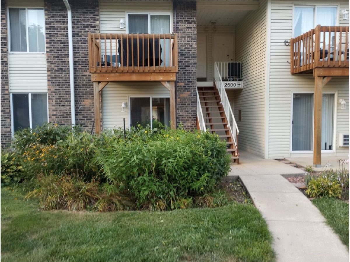 Condominiums Sold Deer Run Oswego Illinois, 2600 Light