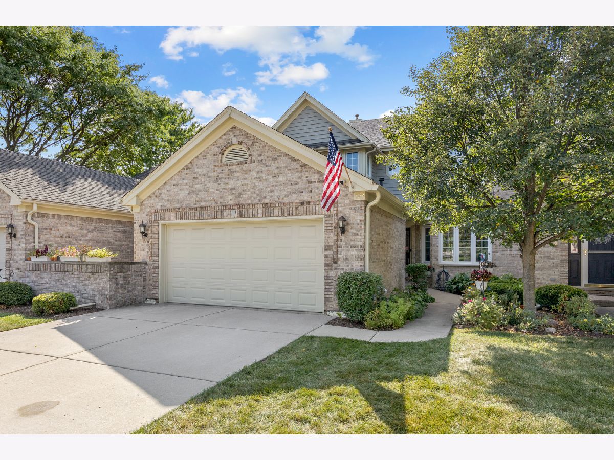Homes & Townhomes Sold Woods Of Oak Hills Bartlett Illinois, 324 Pebble Beach