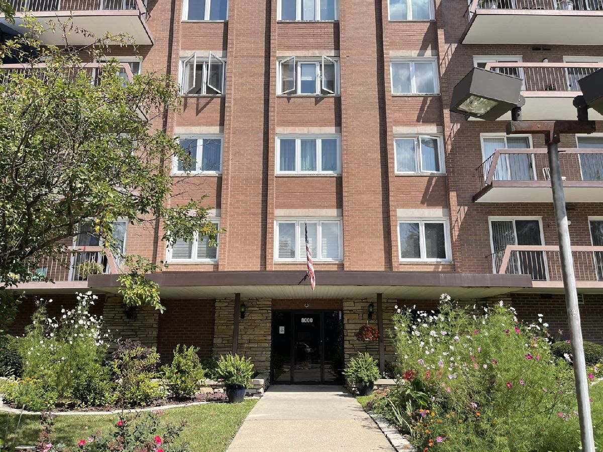 Condominiums Sold Washington Courte Niles Illinois, 8000 Foster