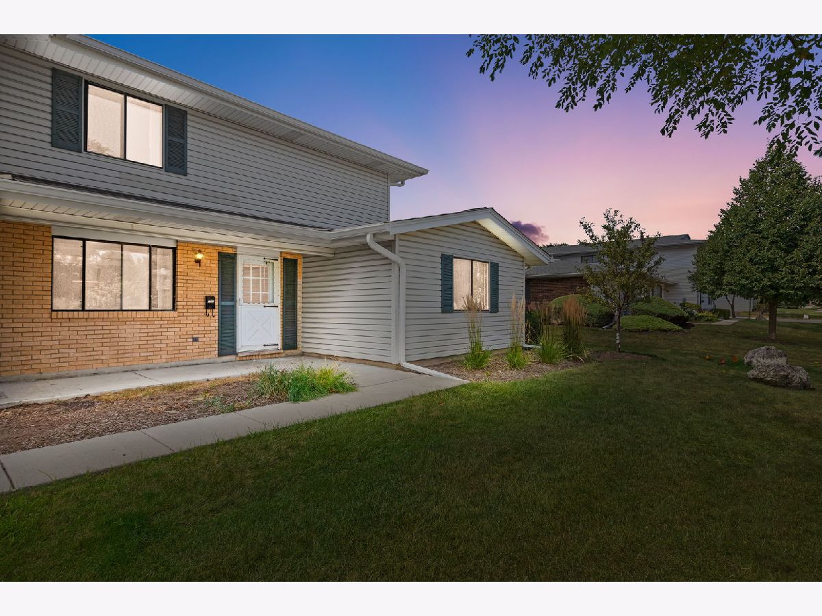 Condos & Townhomes Rented Weathersfield Lake Schaumburg Illinois, 1106 Stoughton