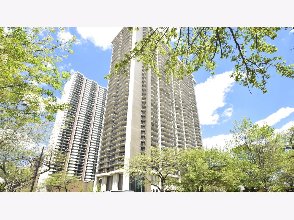 Condominiums Rented Malibu Chicago Illinois, 6007 Sheridan