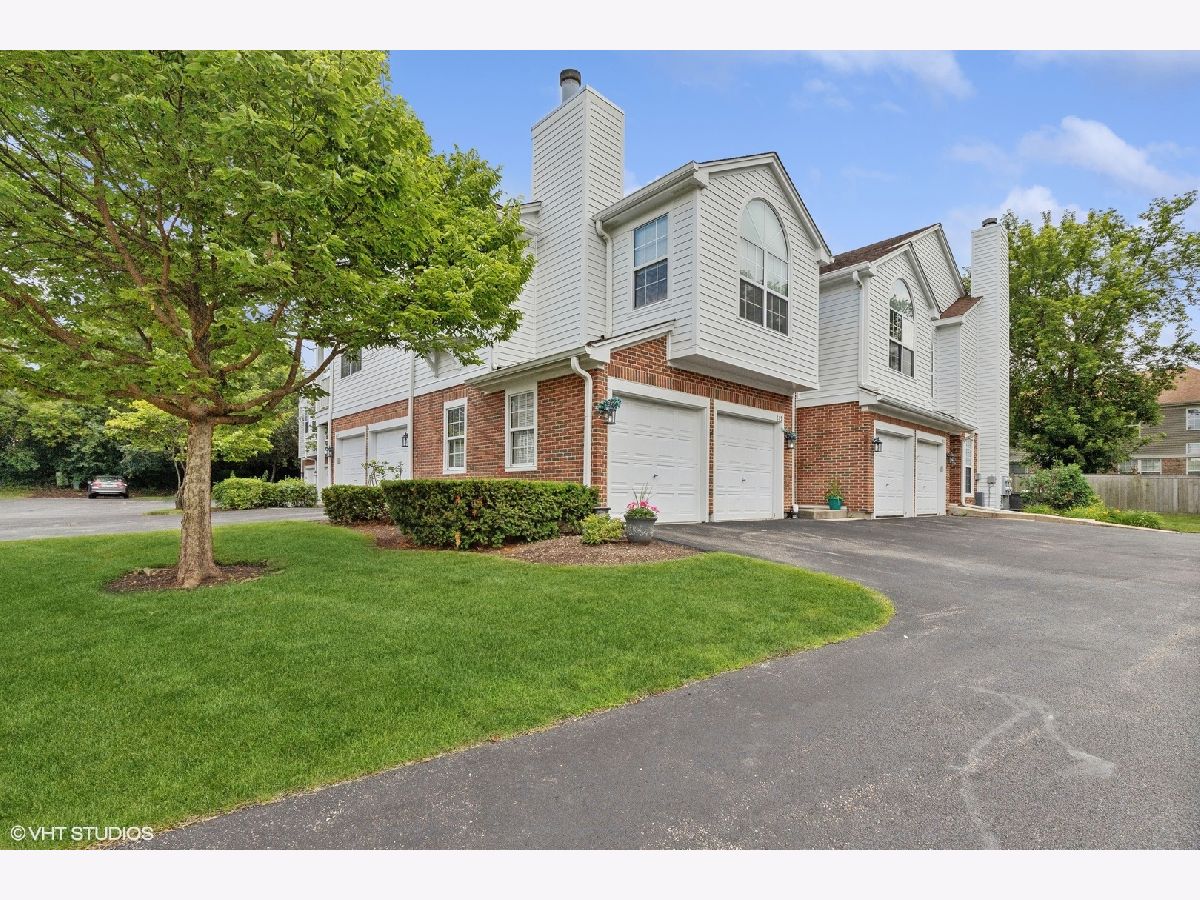 Townhomes & Condos Sold Carriages Of Grosse Pointe Vernon Hills Illinois, 819 Kalamazoo