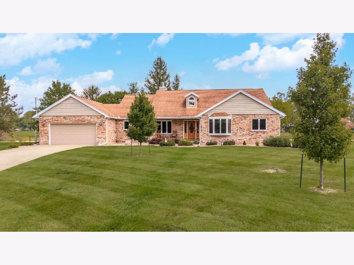 Homes & Condos & Townhomes Sold Crestwicke Bloomington Illinois, 15944 Quail Hollow