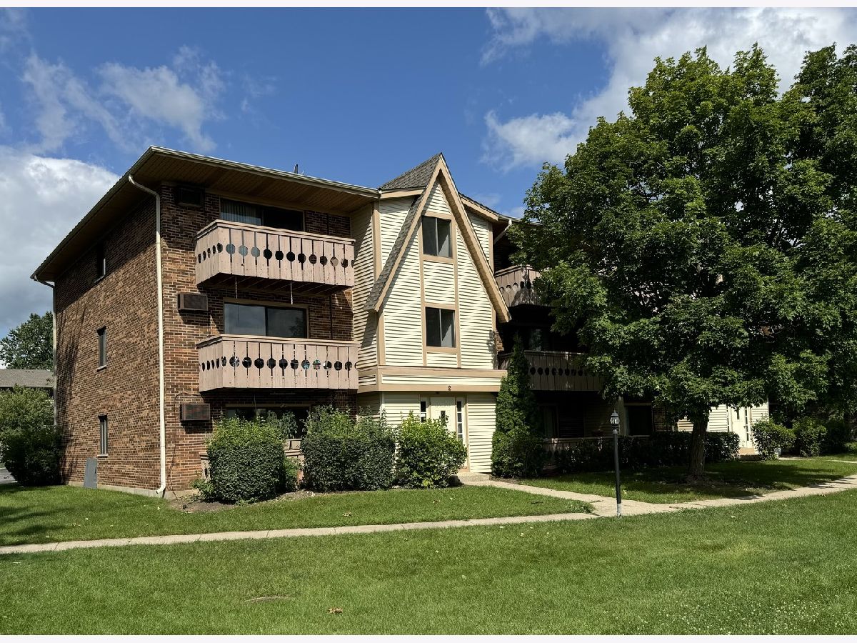 Condominiums Rented Century Park Vernon Hills Illinois, 2 Parkside