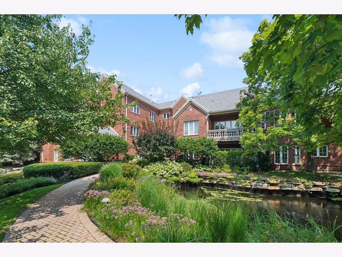 Homes & Condominiums Sold Regent Wood Northfield Illinois, 323 Regent Wood