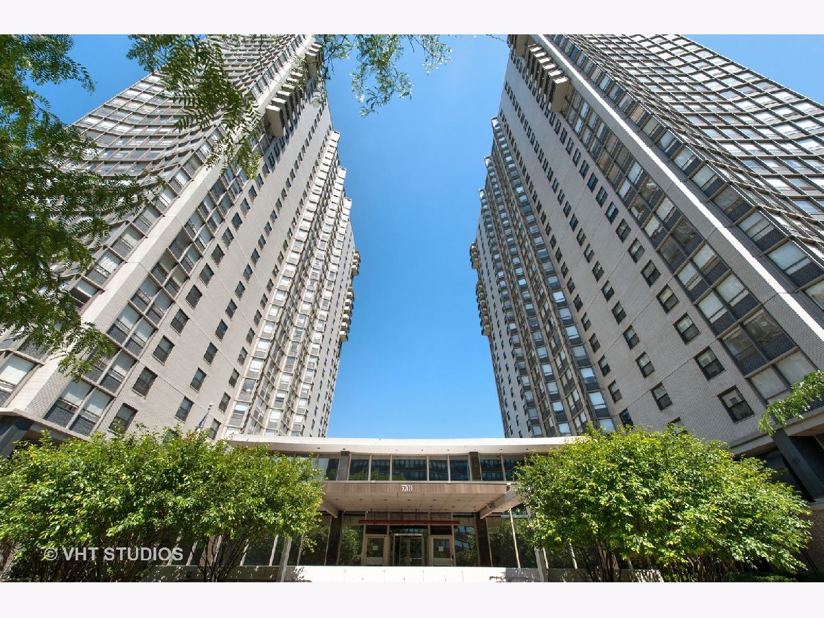 Condominiums Rented Hollywood Towers Chicago Illinois, 5701 Sheridan