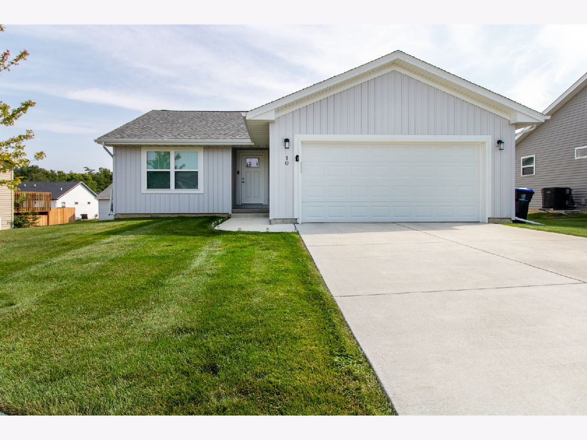 Homes & Condos & Townhomes Sold Fox Creek Village Bloomington Illinois, 10 Misty
