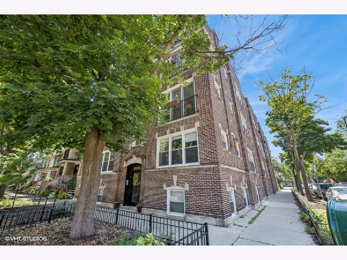 Townhomes & Condos Sold Wolcott Row Chicago Illinois, 1851 Newport