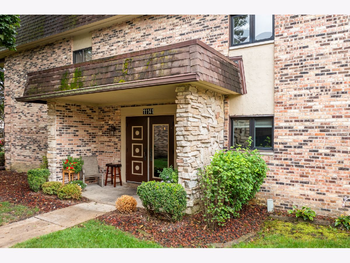 Condominiums Sold Woods Edge Palos Hills Illinois, 11141 East