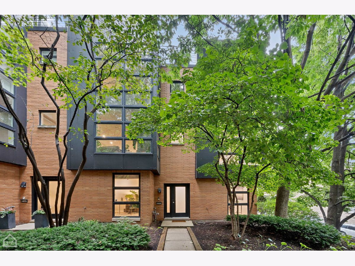 Townhomes Sold Willow Court Chicago Illinois, 2020 Willow