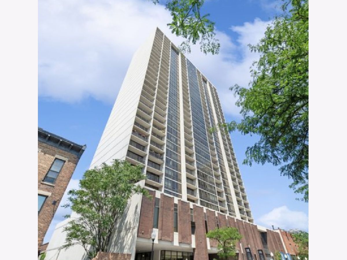 Condominiums Rented Americana Towers Chicago Illinois, 1636 Wells