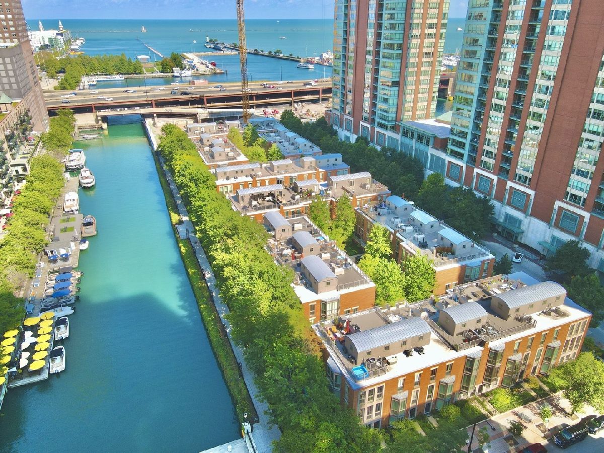 Townhomes Sold East Water Place Chicago Illinois, 414 North Water
