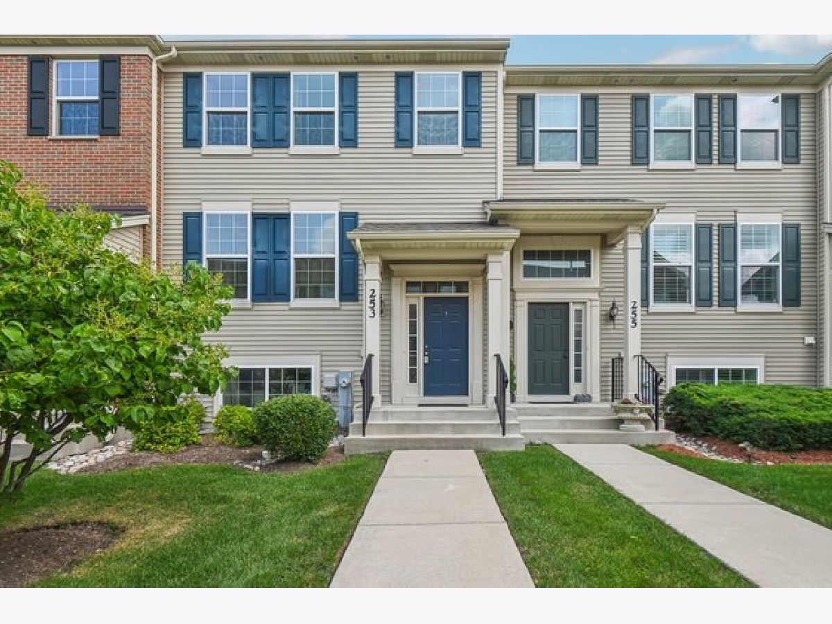 Townhomes & Homes Sold Southbury Oswego Illinois, 253 Lakeshore