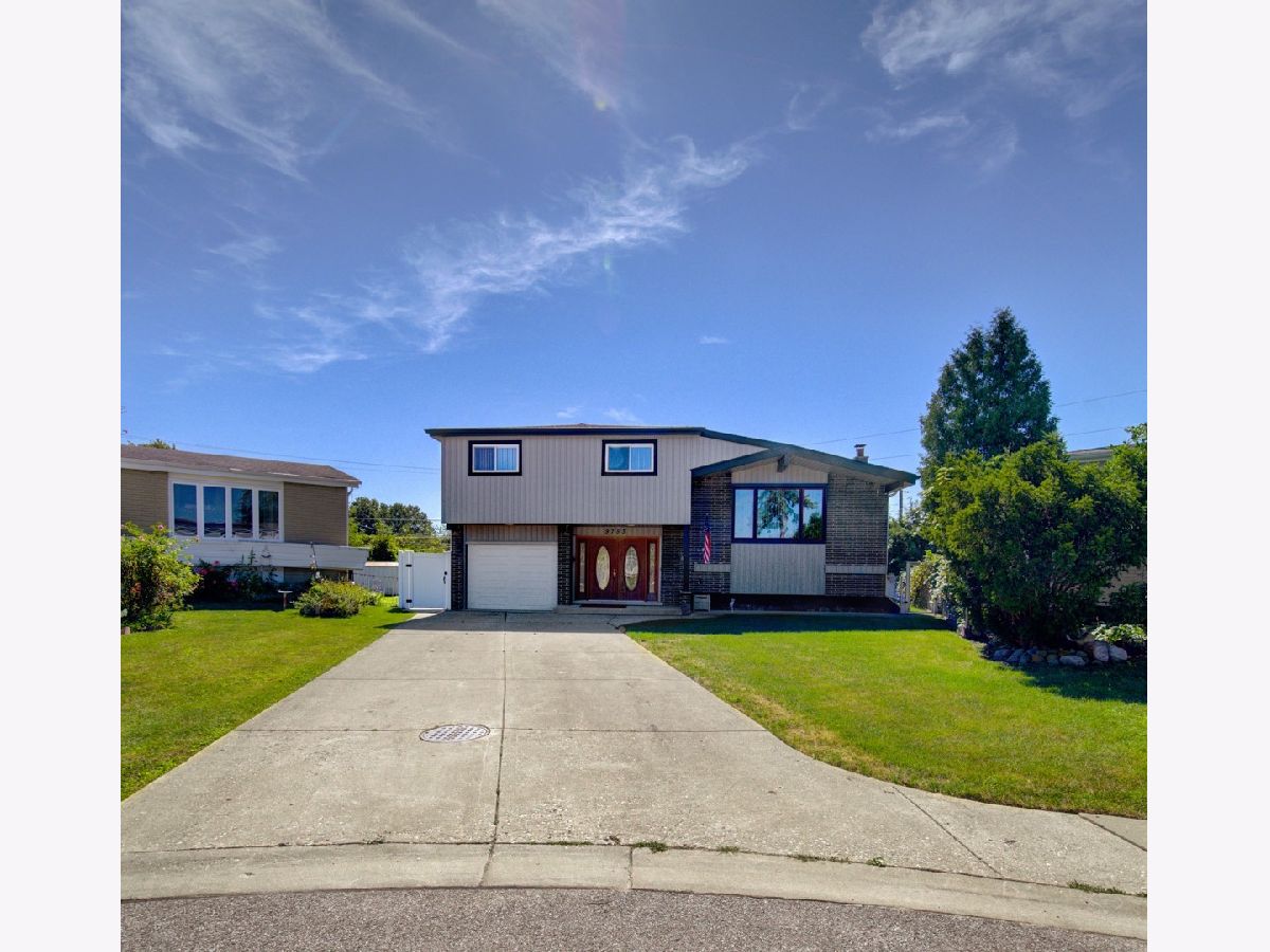 Homes Sold Golden Acres Niles Illinois, 9753 Huber Oval