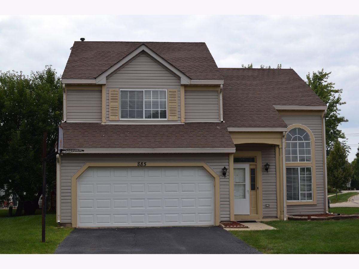 Homes & Townhomes & Condos Rented Spring Lake Farms Lake In The Hills Illinois, 885 Dogwood