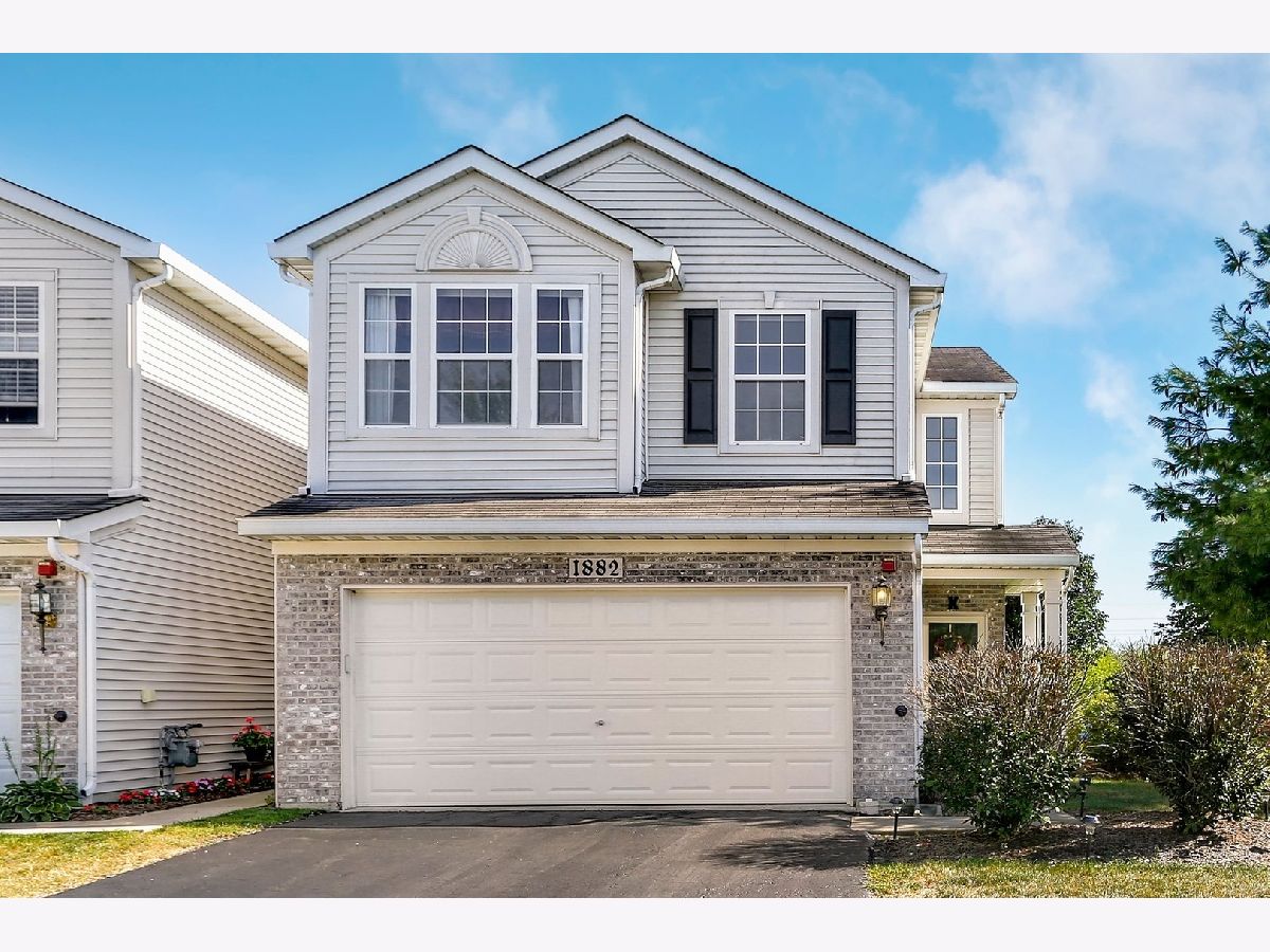 Townhomes Sold Silver Springs Montgomery Illinois, 1882 Candlelight