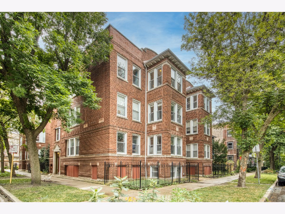 Condominiums & Homes Sold Rockwell Crossing Chicago Illinois, 2501 Leland