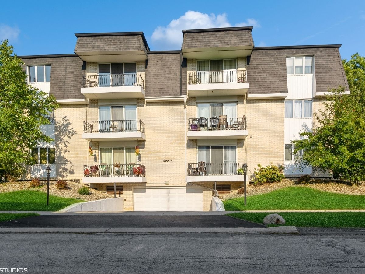 Homes & Condominiums Sold Forest Glen Lansing Illinois, 18559 Escanaba