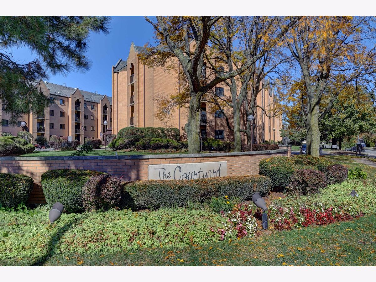Condos & Townhomes & Homes Sold Courtyard Of Harwood Heights Harwood Heights Illinois, 7400 Lawrence