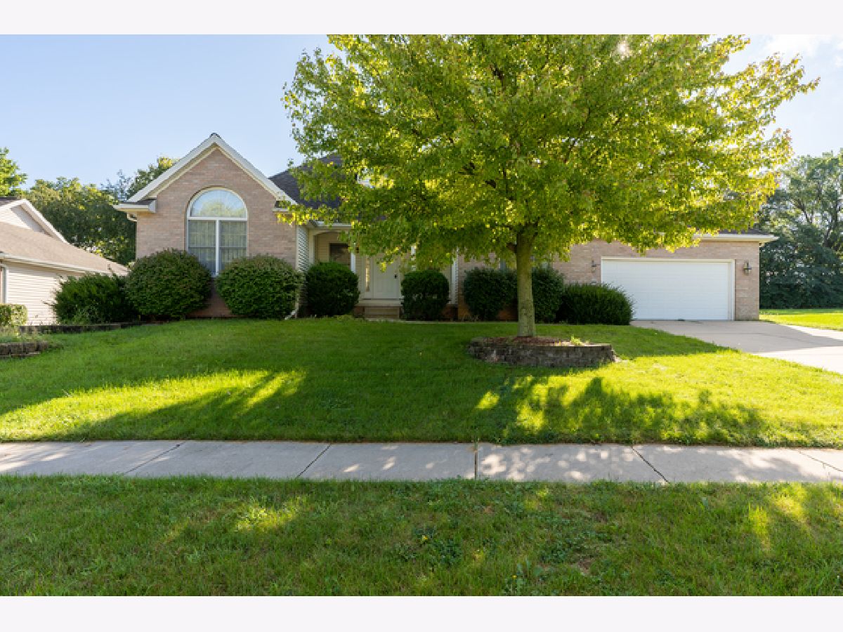 Homes & Condos & Townhomes Sold Ridgewood Bloomington Illinois, 2306 Ridge Creek