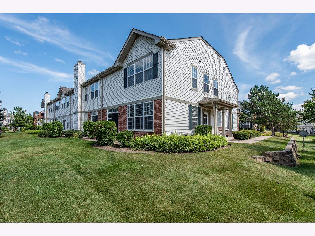 Townhomes Sold Fairfield Lakes Round Lake Illinois, 1302 Oriole