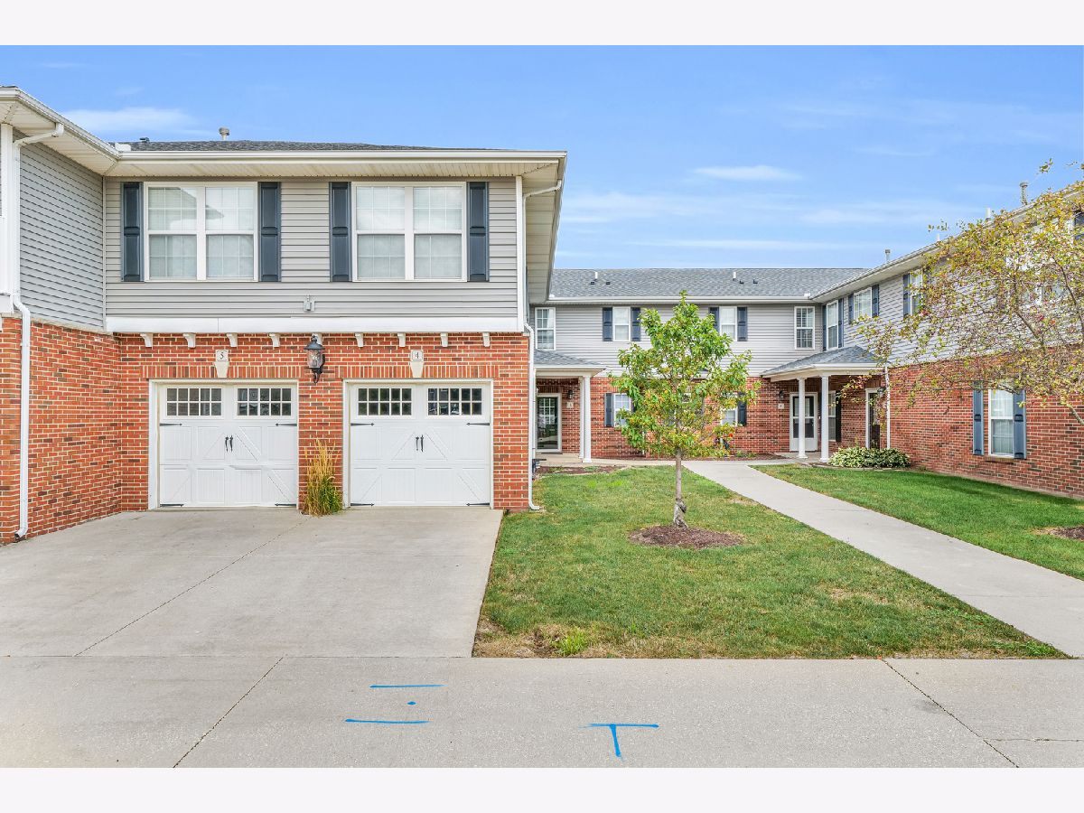 Condos & Townhomes Sold The Courtyards Savoy Illinois, 104 Essex