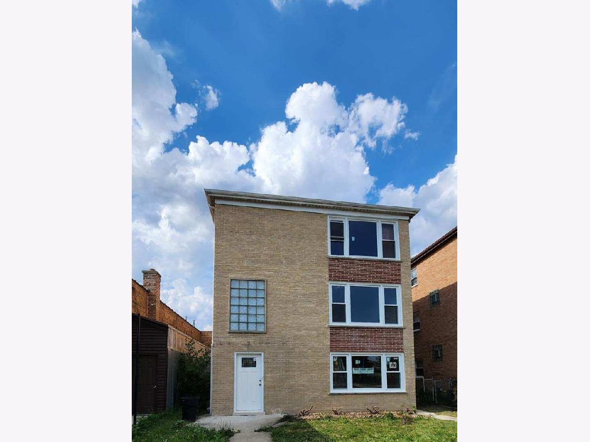 Homes & Condos & Townhomes Rented Montclare Gardens Chicago Illinois, 6504 Diversey