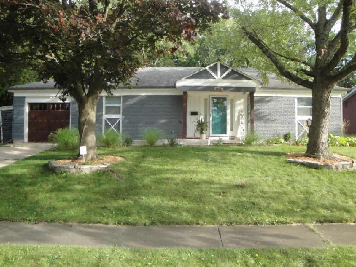 Homes & Condominiums Rented Whispering Oaks Mchenry Illinois, 4515 Ashley